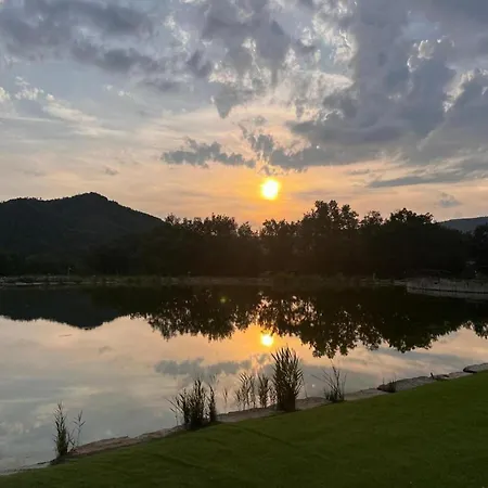 Scenic Retreat W Terrace Quillan