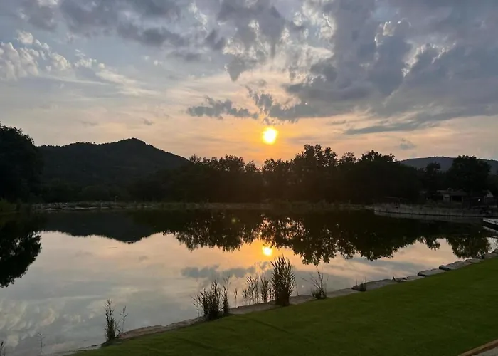 Scenic Retreat W Terrace Quillan